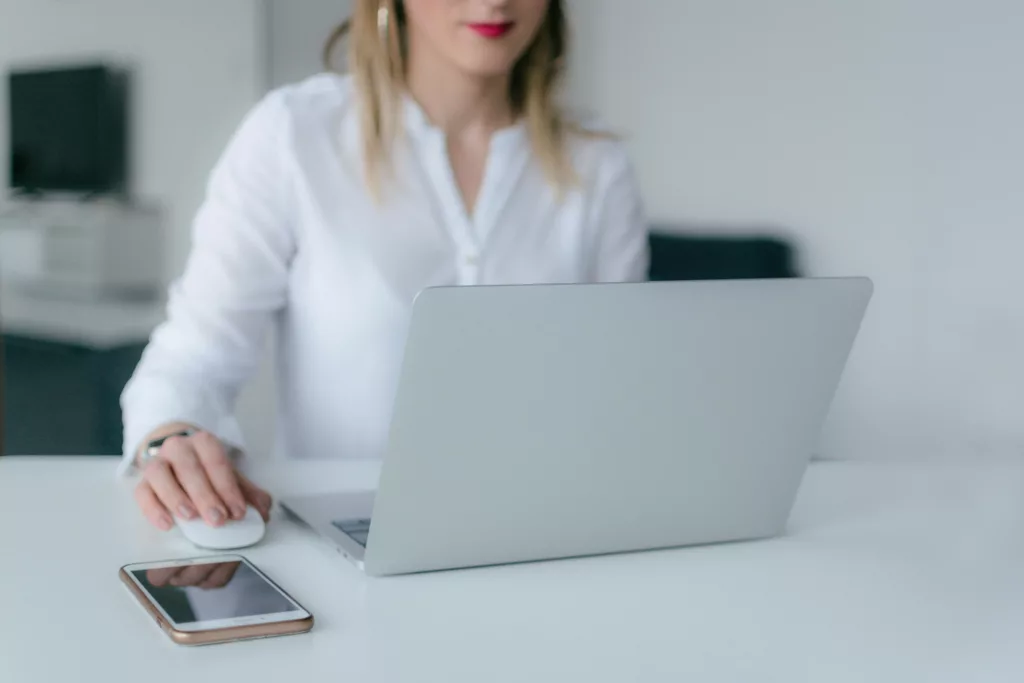 Un indépendant, prestataire, freelance, ou même stagiaire répond à une de vos opportunités sur Dispo.work, ou vous sollicitez votre vivier.