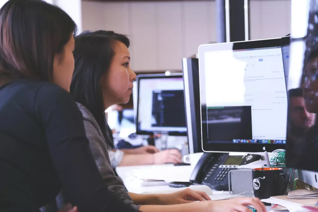Dispo work indépendants freelances. Sur l'outil Dispo, vous accédez à tous les documents utiles, la gestion du contrat est simplifiée, l'onboarding automatisé.