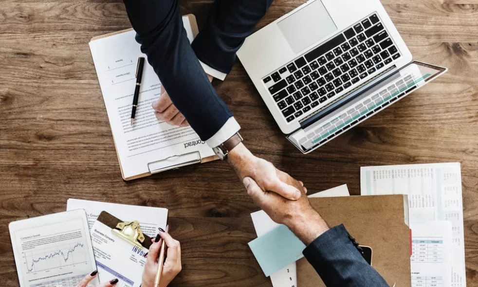 La gestion automatisée des contrats RH : Optimisez vos processus de recrutement et de collaboration
